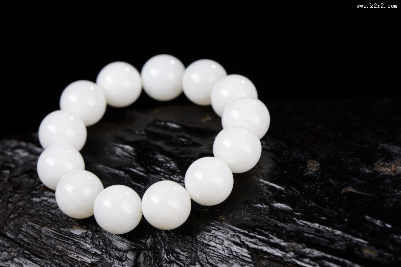 白色的珍珠手链图片