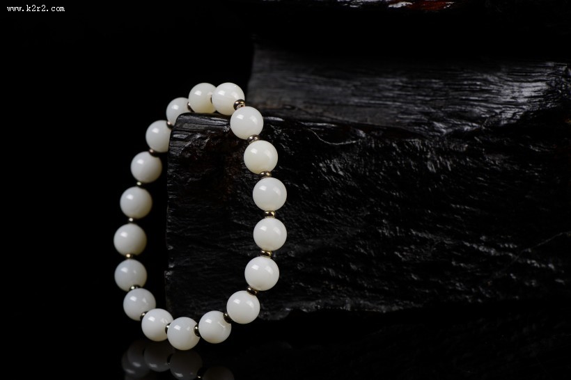 白色的珍珠手链图片
