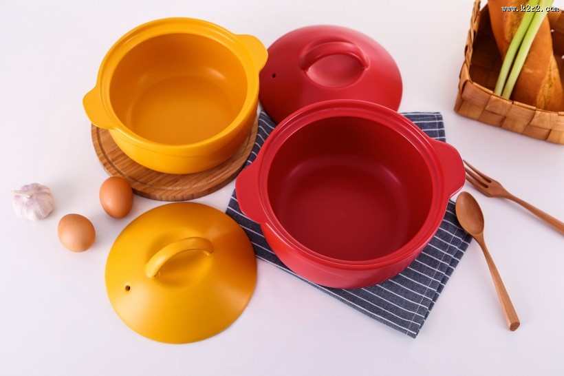 红色的汤锅图片