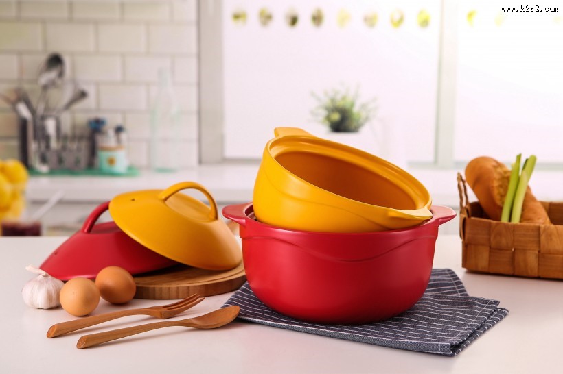 红色的汤锅图片