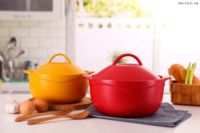 红色的汤锅图片