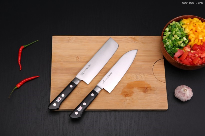 厨房锋利的刀具图片
