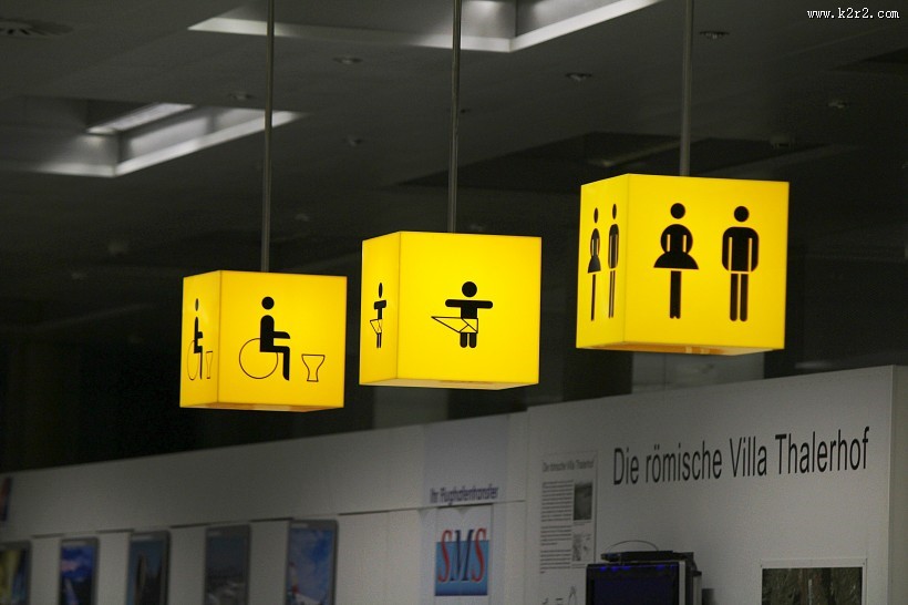 指引路人的指示牌图片