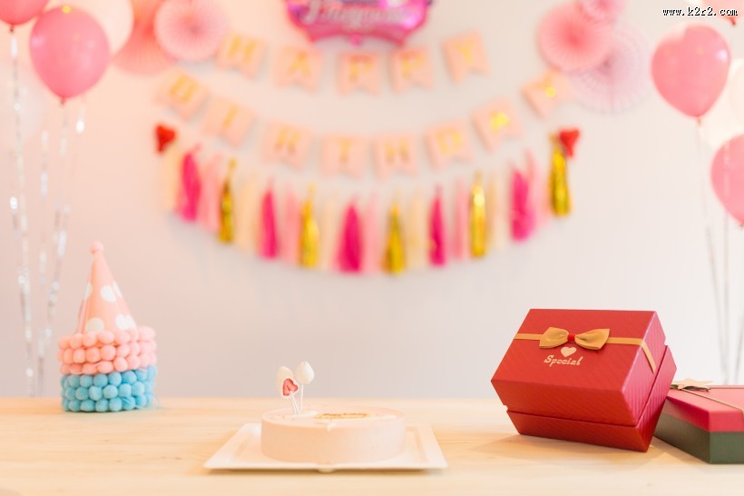 可爱的红色生日礼物图片