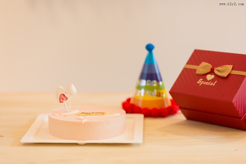 可爱的红色生日礼物图片