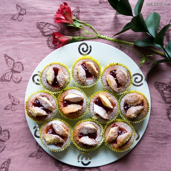 盛放美食的精美圆盘图片