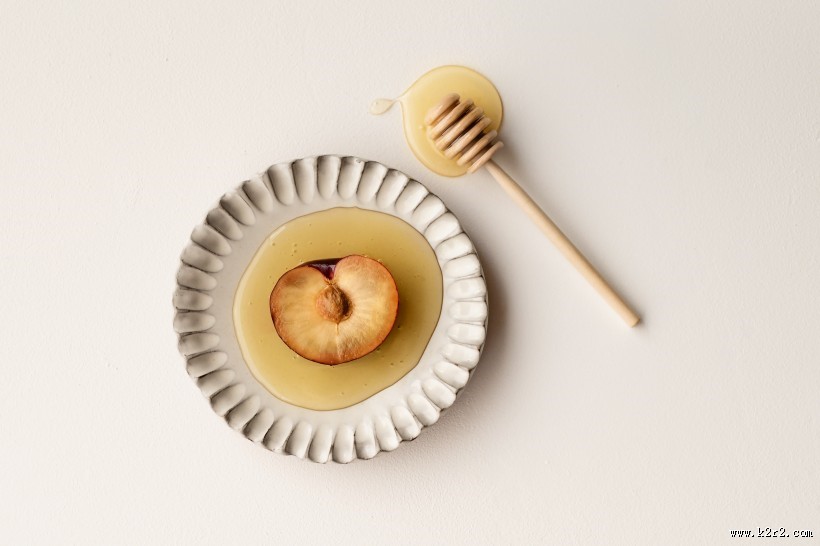 盛放美食的精美圆盘图片