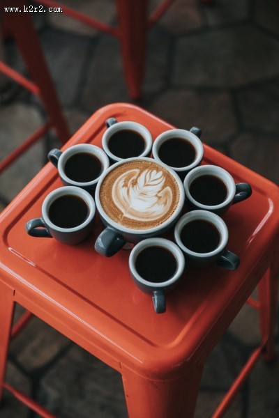 装着咖啡的杯子图片