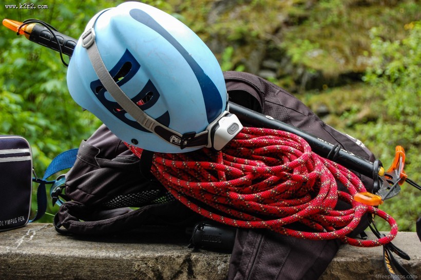 攀岩用的红色攀岩绳图片大全