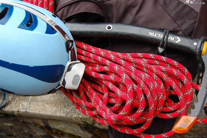 攀岩用的红色攀岩绳图片大全