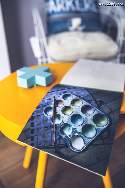 画画用的调色板和颜料盒图片