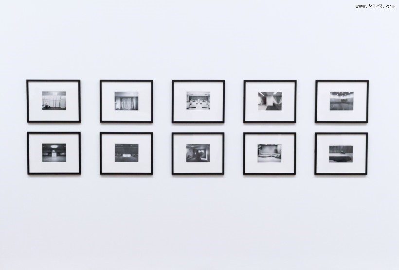 装有相片的相框图片