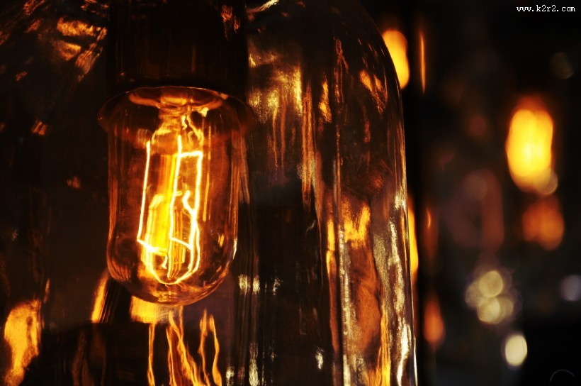 泛着柔光的灯泡图片大全