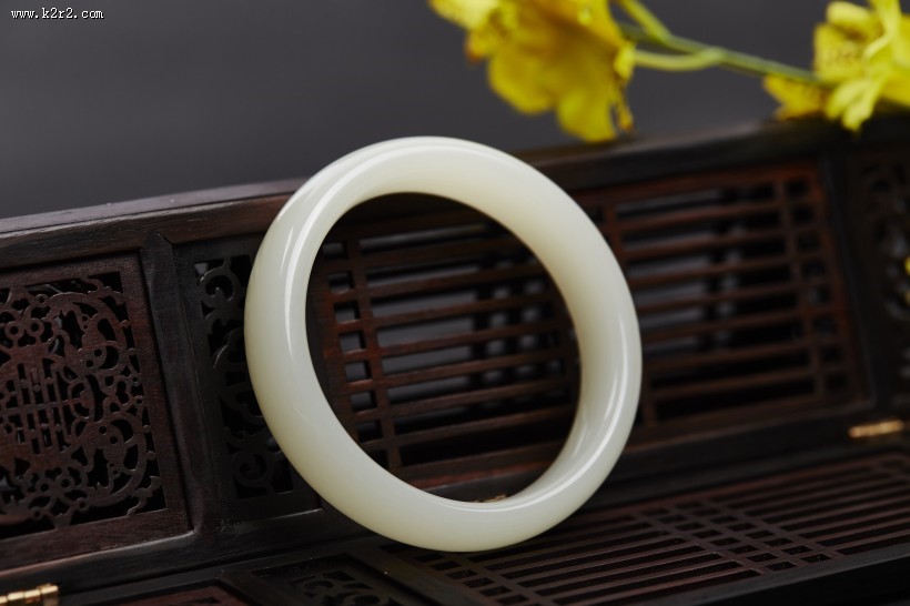 贵重精美的玉镯图片