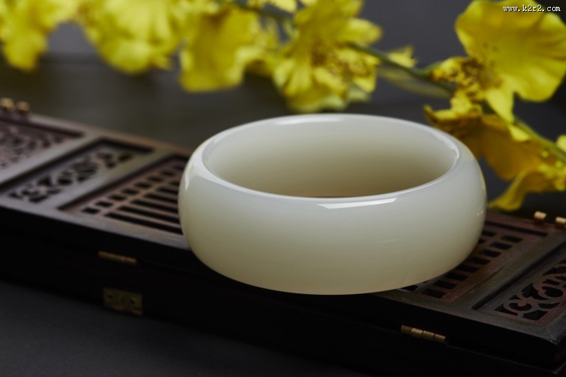 贵重精美的玉镯图片