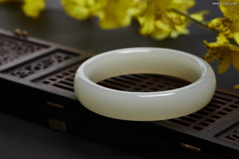 贵重精美的玉镯图片
