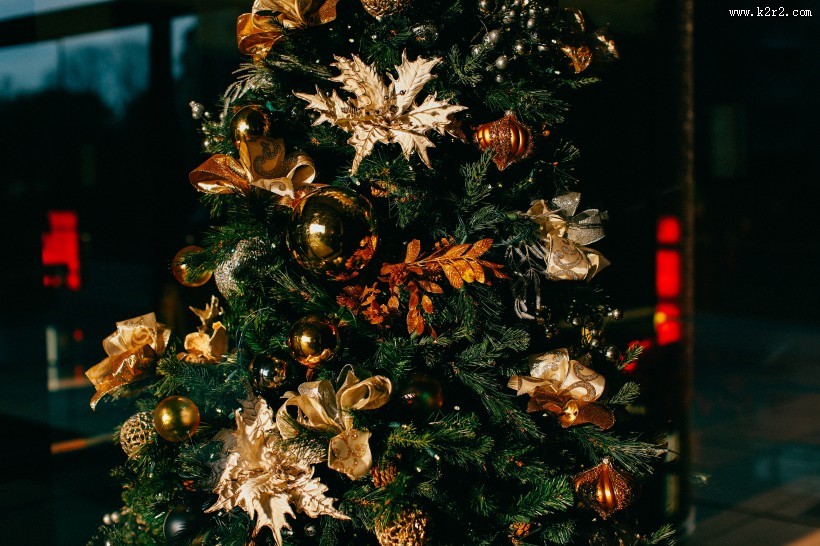 圣诞树上的小饰品图片