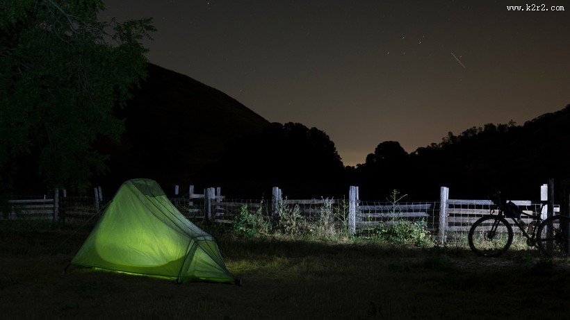 星空下旅行的帐篷图片