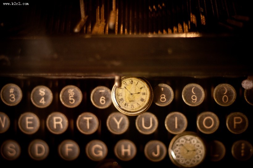 老式古董打字机图片