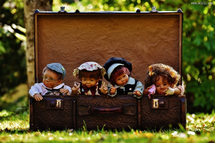 小孩子的玩偶图片