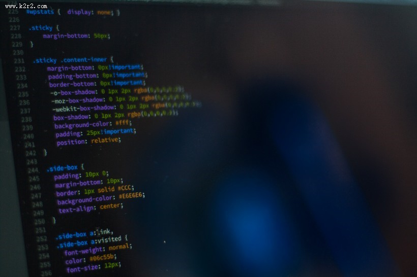 电脑屏幕上显示的代码图片