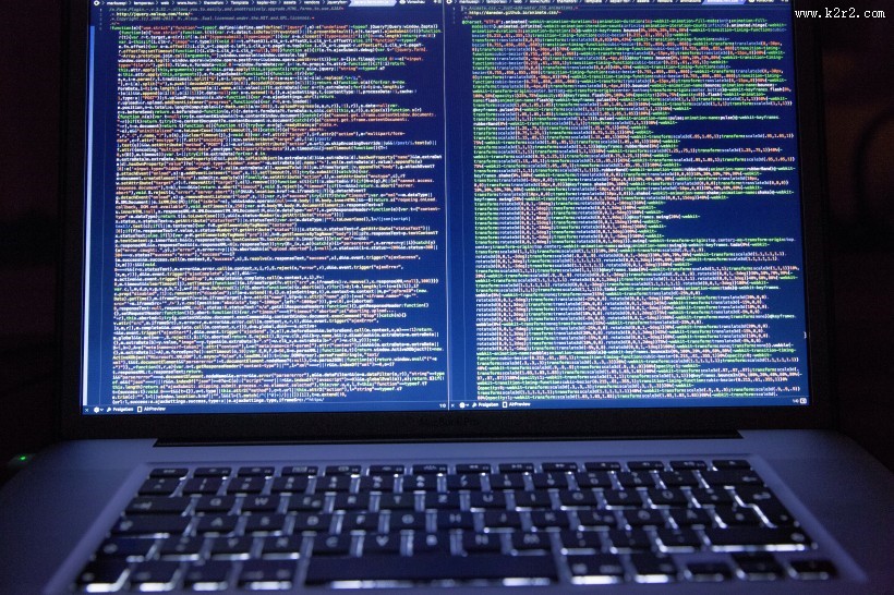 电脑屏幕上显示的代码图片