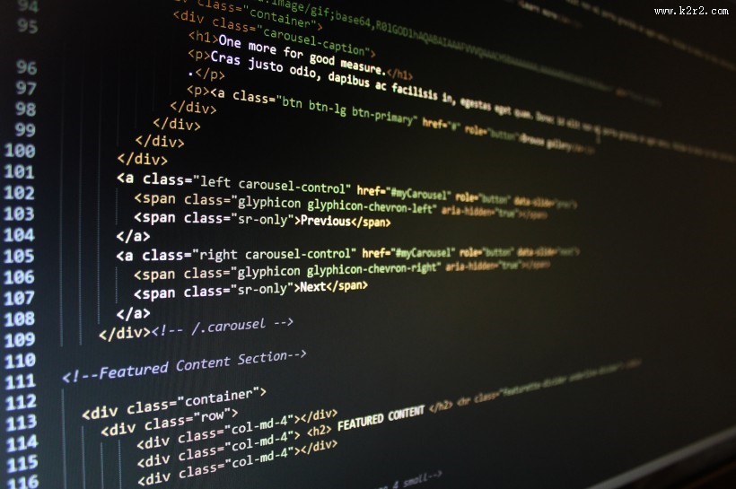 电脑屏幕上显示的代码图片