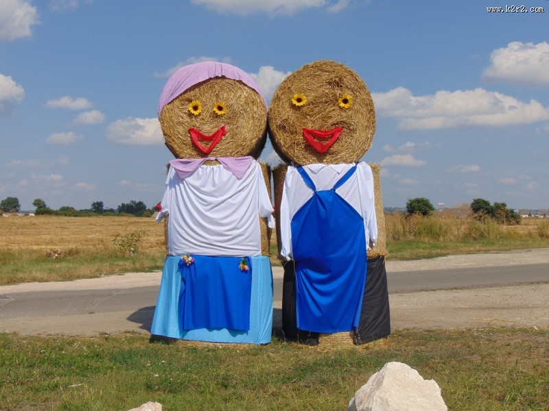 好玩的稻草人图片