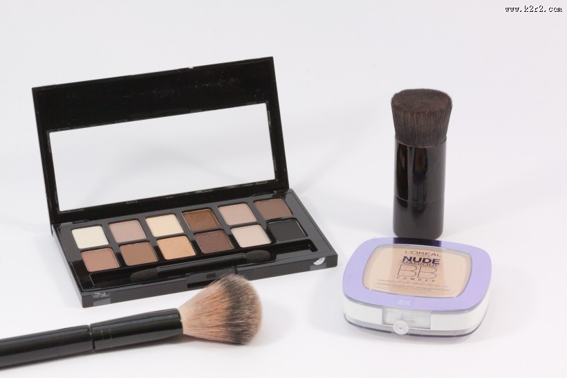 五颜六色的眼影图片