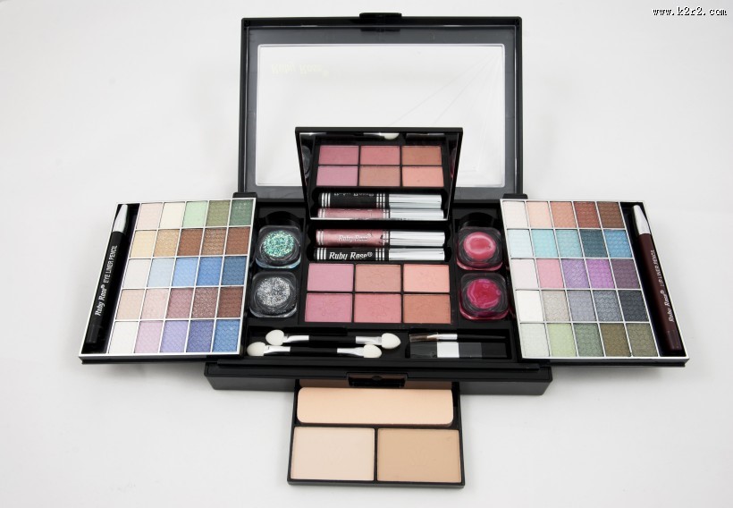 五颜六色的眼影图片