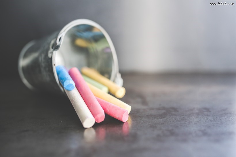 五颜六色的粉笔图片