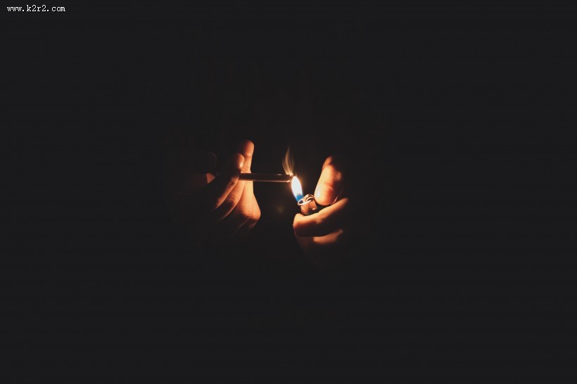 点着火的打火机图片大全