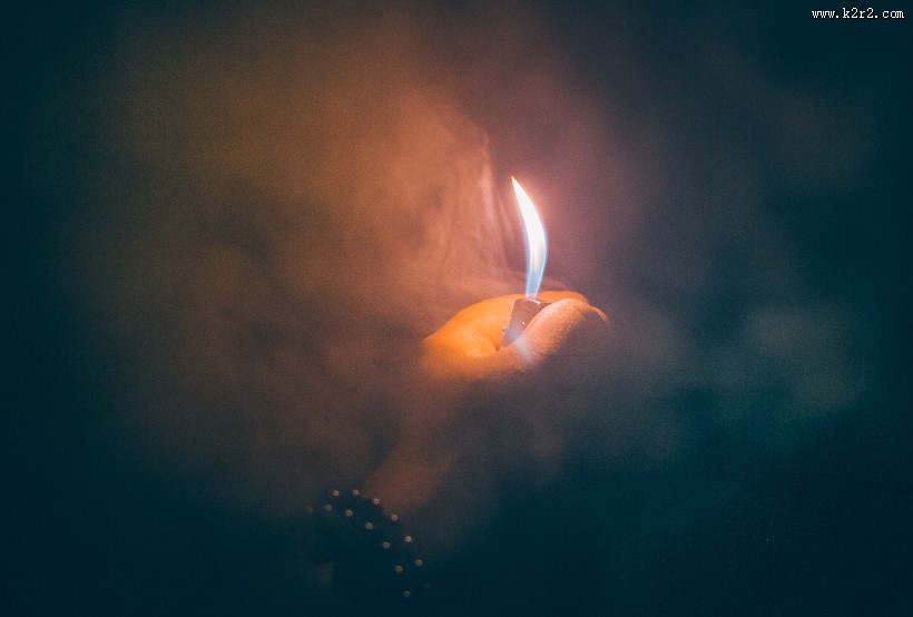 点着火的打火机图片大全