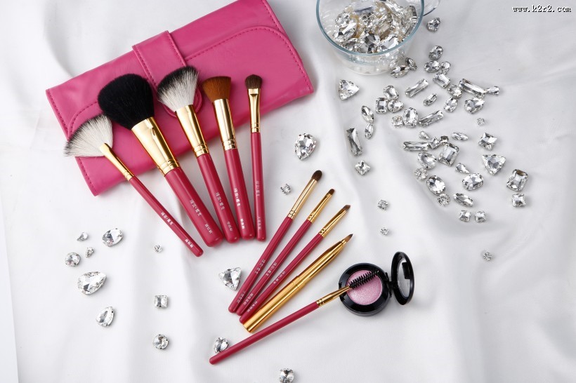 不同功能的化妆刷图片