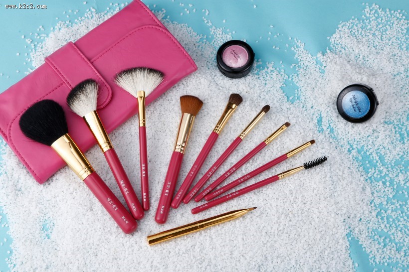 不同功能的化妆刷图片