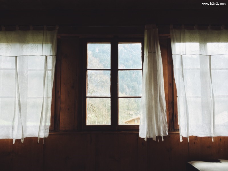 白色的窗帘图片