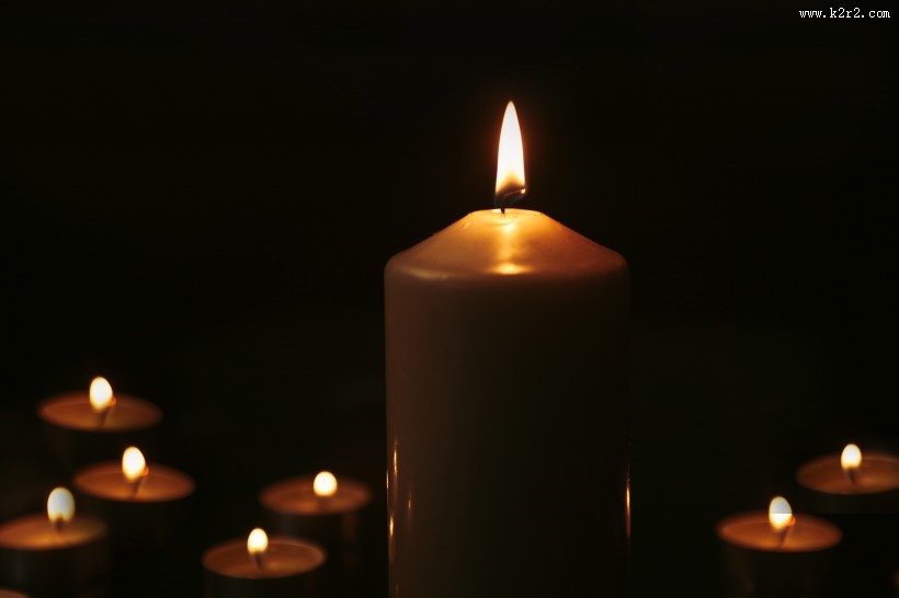 温暖的蜡烛烛光图片