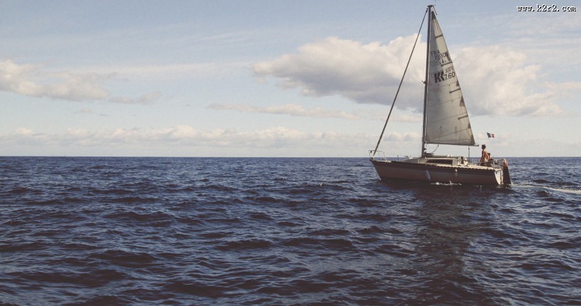 扬起的船帆图片