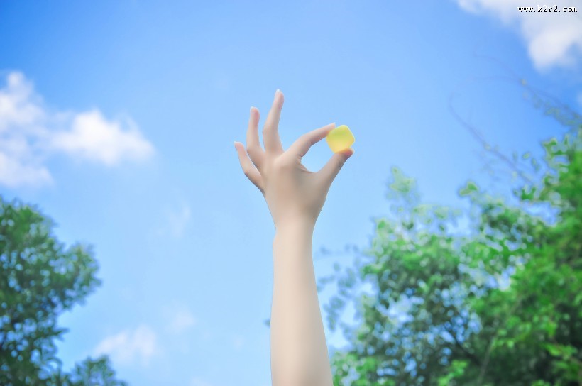 手里的彩色冰块图片大全