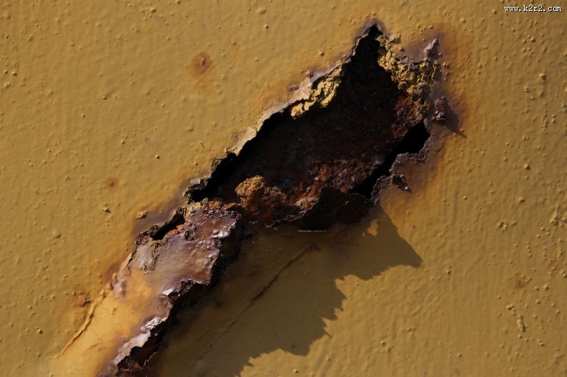 锈迹斑斑废旧的铁皮图片