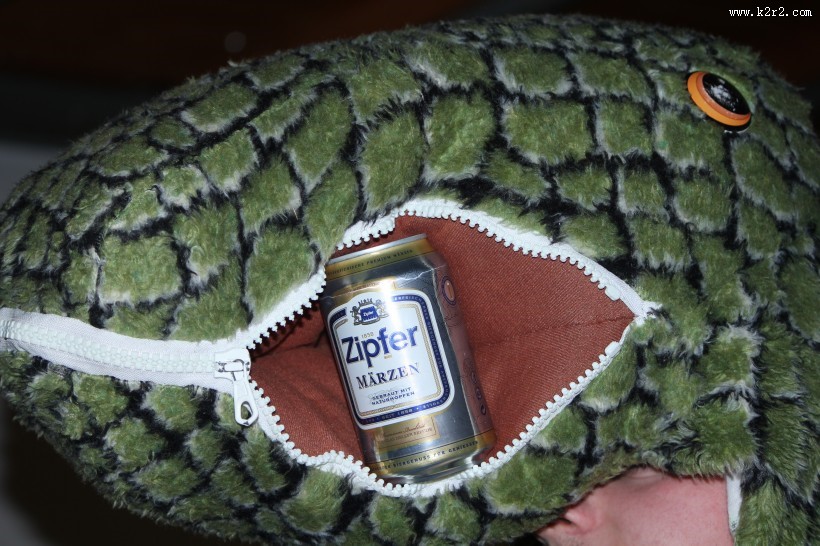 五颜六色的易拉罐图片