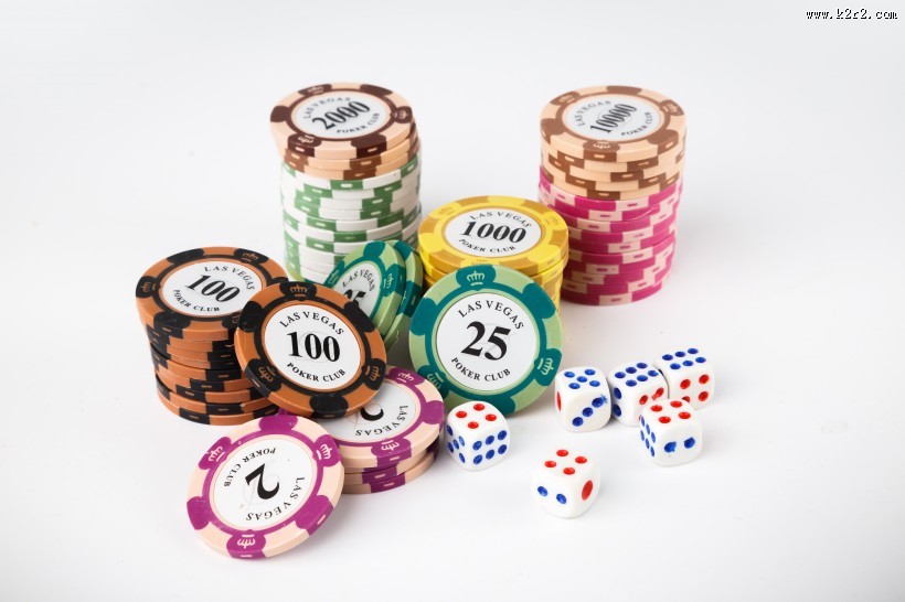 扑克和彩色筹码图片