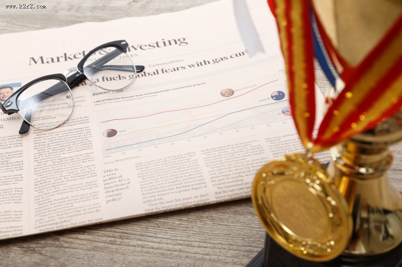 荣誉的奖杯和奖牌图片