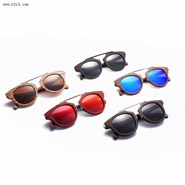 摆放整齐的太阳镜图片