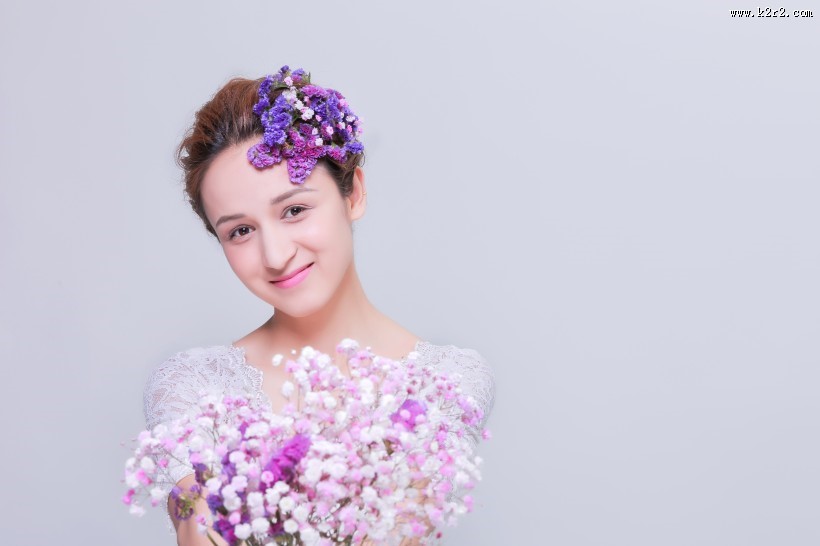 甜蜜洁白的婚纱图片