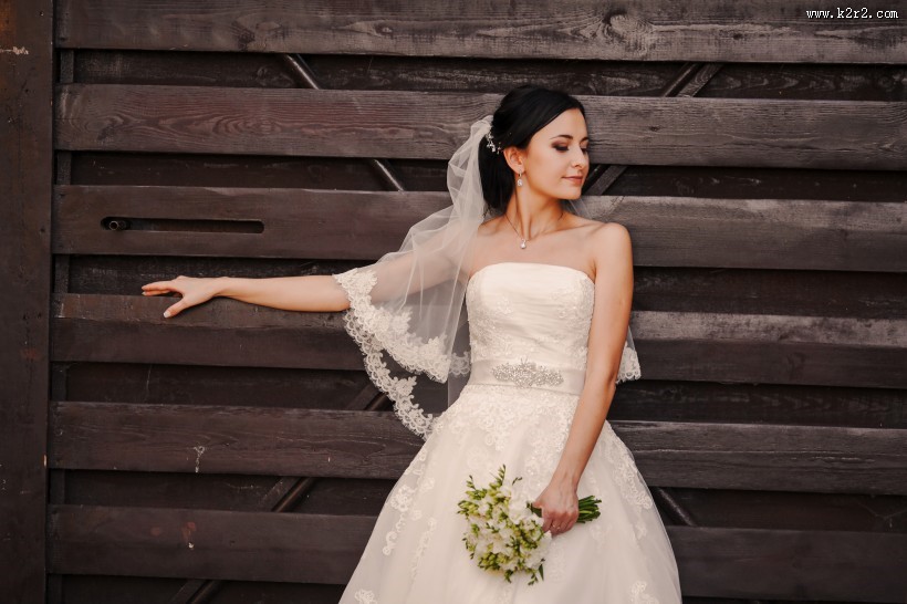 甜蜜洁白的婚纱图片