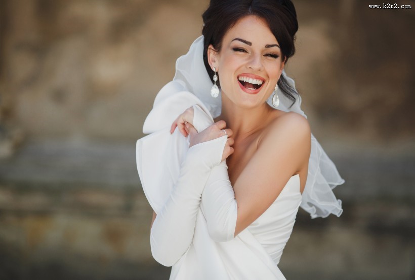 甜蜜洁白的婚纱图片