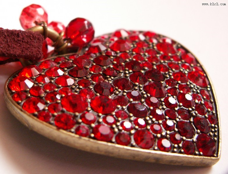 精美的红宝石项链图片