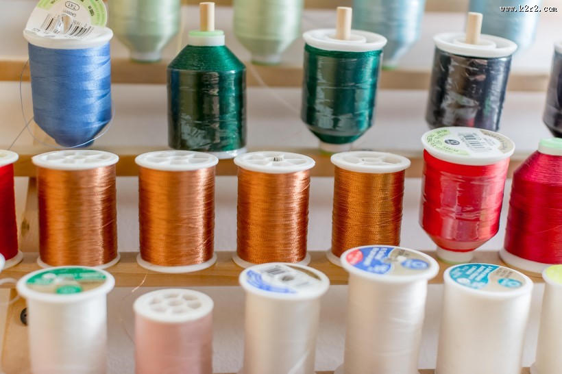五颜六色的线轴图片
