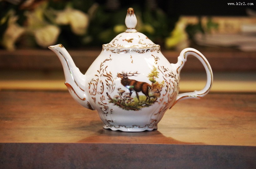 带花纹的陶瓷杯子图片